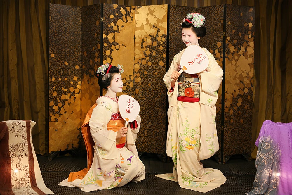  Spend time with a graceful Maiko at Ninenzaka