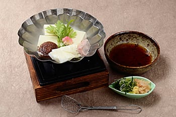 Kyoto-style Tofu Yudofu　1,200 yen ※Winter Only